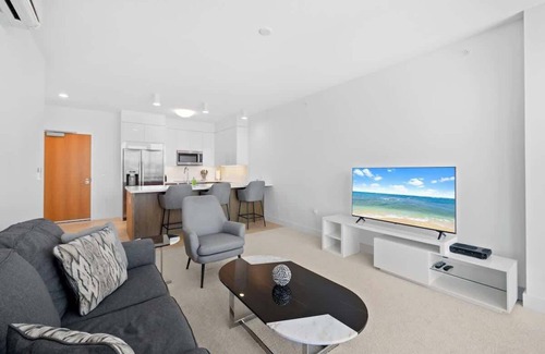 Ala Moana Condo | Stylish 1BR Azure Ala Moana | 30 Day Min