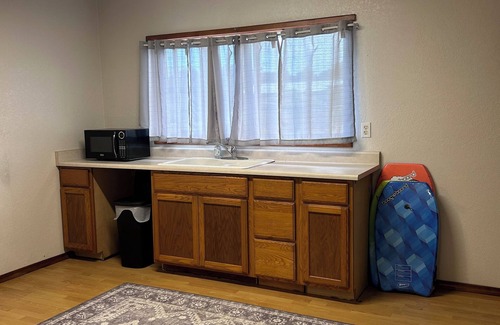 Hilo House | Superb 5-bedroom house in charming Hilo. Near mall, restaurants, and beaches.
