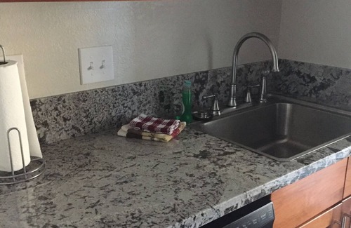 Kihei Condo | Tastefully upgraded. One of the only resort units with a full size laundry team.