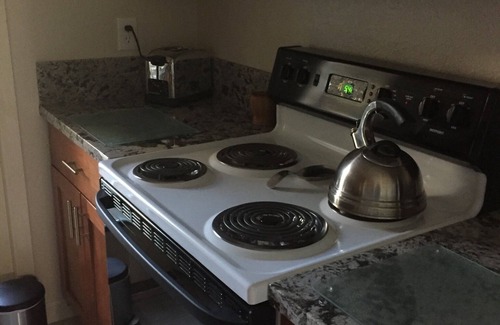 Kihei Condo | Tastefully upgraded. One of the only resort units with a full size laundry team.