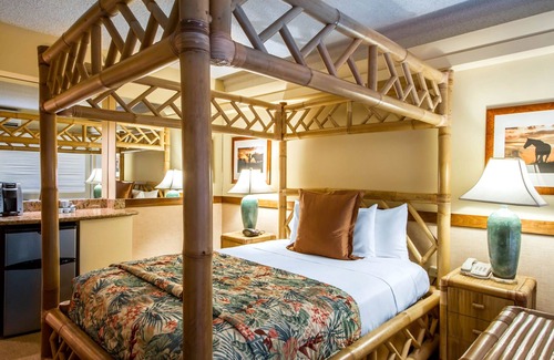 Waikiki Hotel | The Equus