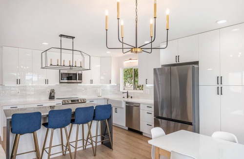 Kaimuki House | Waikiki and Diamond Head Views with Stunning 5Bed/4Bath