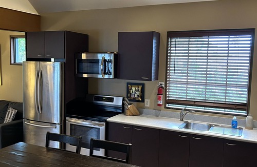 Kailua Apartment | 1 Bedroom AC Modern 5 Min Walk Beach