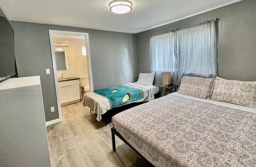 Tantalus House | 1A Newly Renovated One bedroom/Parking/Wi-Fi/kitchen