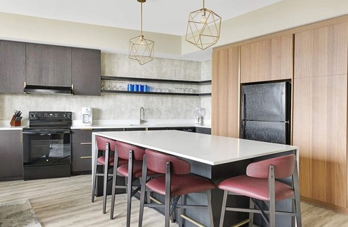 Downtown Atlanta Resort | 1BD/Atlanta - Downtown w/Rooftop Pool and Pool Bar!