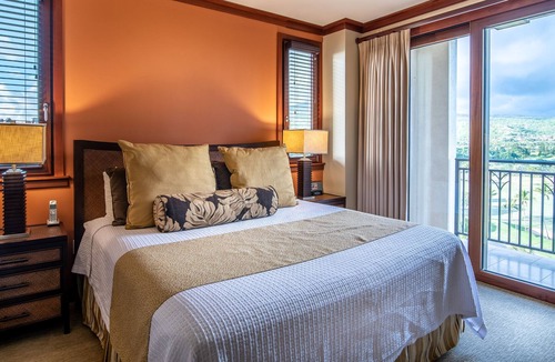 Ko Olina Condo | 2 Bed, 2 Bath Ocean and Pool View Penthouse (O1001)
