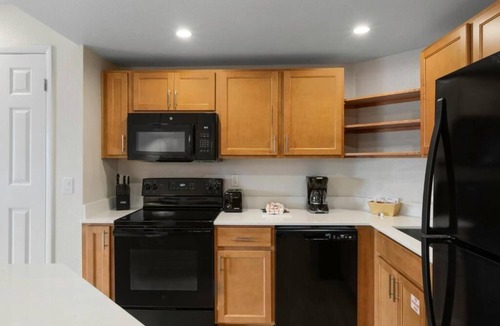 Oceanside Condo | 2 Bedroom 2 Bath Condo in Oceanside Within Walking Distance to Ocean and Dining