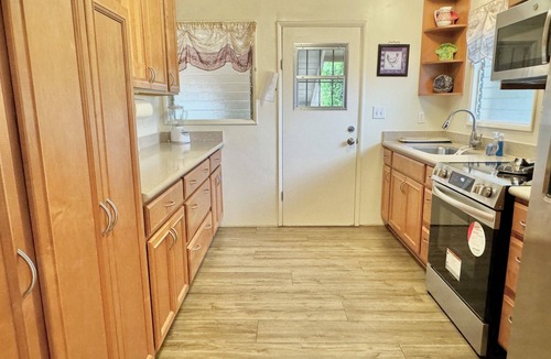 Ewa Cottage | 2-bedroom cottage, steps from the ocean, AC, parking