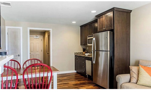 Dennis Port Resort | 2-bedroom resort charming Dennis MA, Oceanfront/private beach Open 8-2 to 8-5