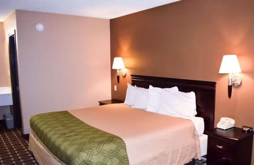 Richburg Hotel | 2 Convenient rooms equipped with practical, essential features for your comfort