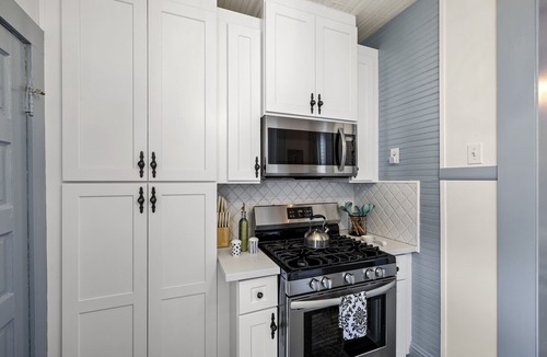 San Jacinto House | 2 Homes 2 Pools! Steps to Beach 3 Kings + Bikes Sleeps 14