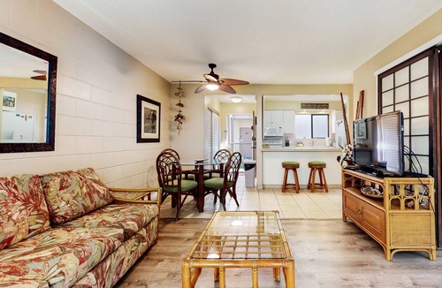 Maalaea Condo | 2nd-floor resort condo near beach with outdoor pool, lanai, BBQ area, W/D, AC