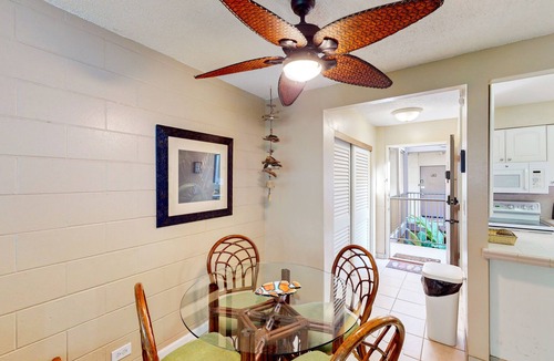 Maalaea Condo | 2nd-floor resort condo near beach with outdoor pool, lanai, BBQ area, W/D, AC