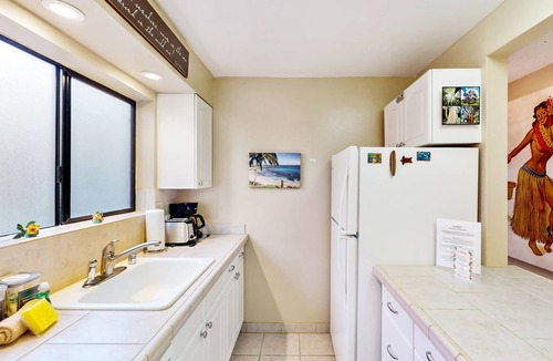 Maalaea Condo | 2nd-floor resort condo near beach with outdoor pool, lanai, BBQ area, W/D, AC