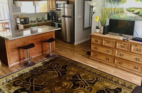 Diamond Head - Kapahulu - St. Louis House | 3bd/2bth 5 minute walk to Waikiki Beach, Honolulu Zoo and more...