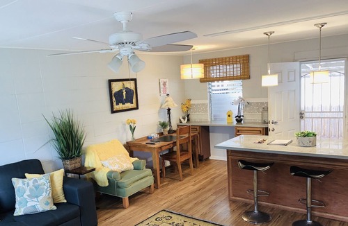 Diamond Head - Kapahulu - St. Louis House | 3bd/2bth 5 minute walk to Waikiki Beach, Honolulu Zoo and more...
