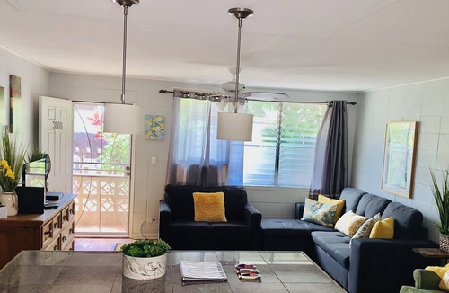 Diamond Head - Kapahulu - St. Louis House | 3bd/2bth 5 minute walk to Waikiki Beach, Honolulu Zoo and more...