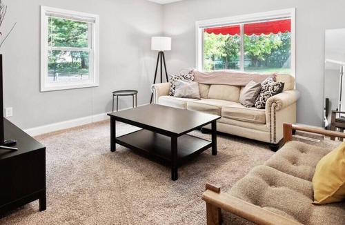 North End House | 3BR, free parking, free Wi-Fi near dntown St Paul