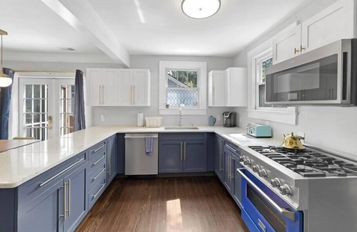 Riverland Terrace House | 3BR Riverland Terrace | Walk to Theater + Eats