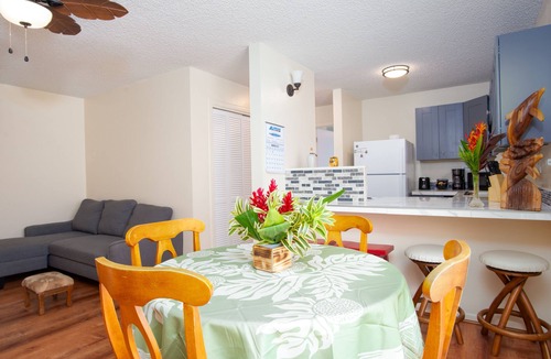 Hilo Condo | 3rd-floor downtown Hilo condo with great location near the bay, W/D, cable, & AC