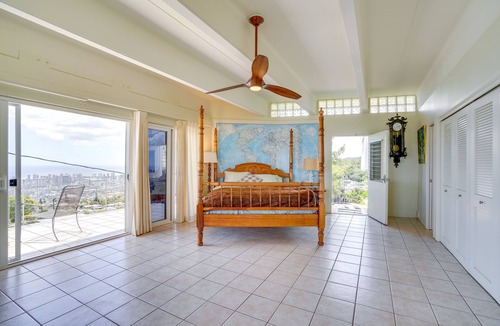 Diamond Head - Kapahulu - St. Louis Apartment | 4 Mi to Beaches: Honolulu Hideaway w/Views!