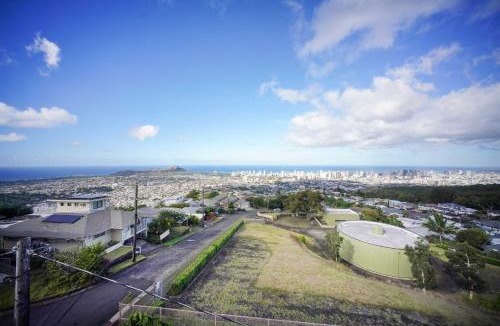 Diamond Head - Kapahulu - St. Louis Apartment | 4 Mi to Beaches Honolulu Hideaway with Views!