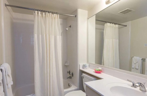 Ala Moana House | 4 x Deluxe Two Doubles Room at Pagoda Hotel