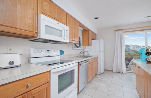 Duck House | 4209- Moby Duck, WiFi, baby gates, and access to the Georgetown Sands community pool and tennis