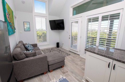 Carova Beach House | 4x2279B, Charming Tiny Cottage- Oceanside, Covered Deck