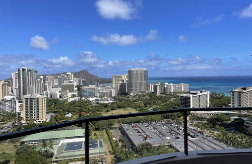 McCully - Moiliili Condo | 5 mins to the Beach/OCEAN+Mt View. Centrally located in Waikiki