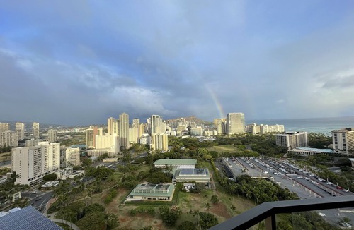McCully - Moiliili Condo | 5 mins to the Beach/OCEAN+Mt View. Centrally located in Waikiki