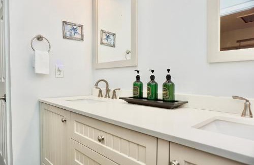 East Arlington House | 5BR Jacksonville Home - Pool, Hot Tub, 8 Min to Beach