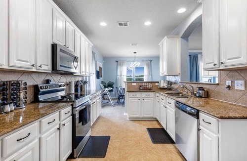 Cibolo House | 5BR Private Pool Home Sleeps 10 - Near San Antonio & Lackland