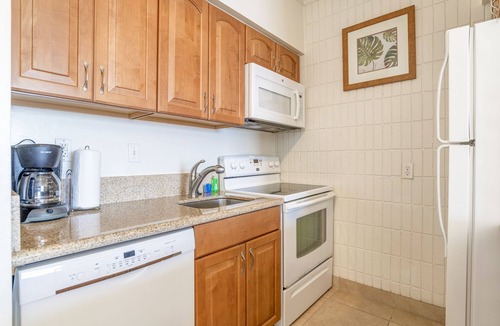 Historic Lahaina Front Street Condo | 6 th floor ocean front condo Best ocean views. Parking is extra.