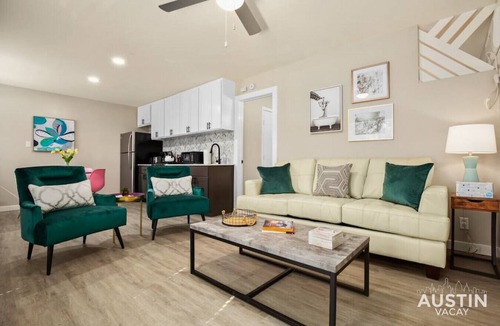 Westfield Apartment | 7-Minute Walk to Deep Eddy Pool! Parking + Grill