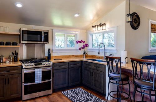 Hawi House | A Cozy Cabin In The Country