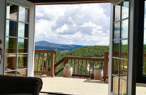 Cedar Crest House | A Mountain Escape with Endless Views