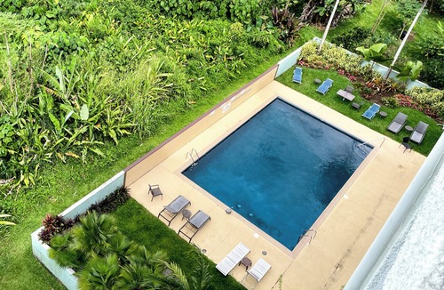 Hilo Condo | A Tropical Paradise 2 Bed/1bath. Stunning Bay and Ocean Views