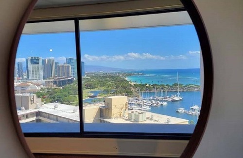 Waikiki Apartment | Absolutely Ocean View - Great Location - Legal - Free Parking