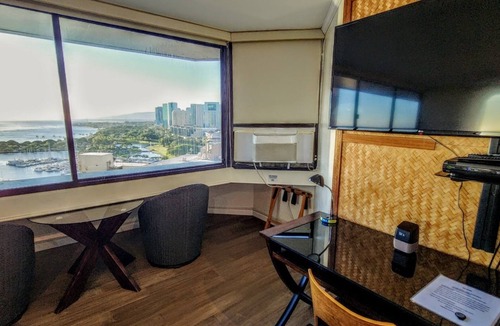 Waikiki Apartment | Absolutely Ocean View - Great Location - Legal - Free Parking