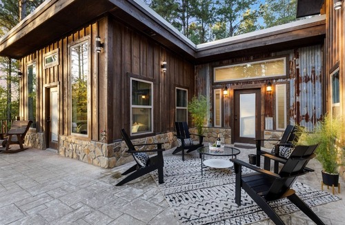Broken Bow Cabin | ADA friendly, arcade, hammock, covered patio!