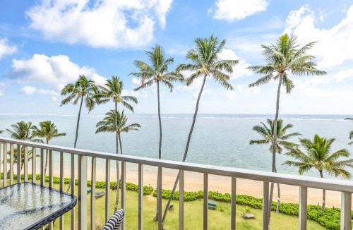 Punaluu House | Amazing 7th floor Beachfront Condo