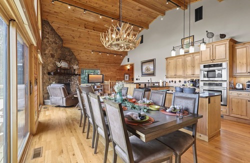 Beech Mountain Cabin | Amazing Views*HotTub*Sauna*GameRooms Dog-friendly!