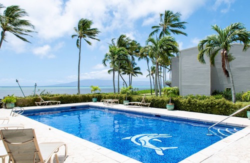 Ualapue Condo | Amazing waterfront condo with ocean views, shared pool, balcony, & grill