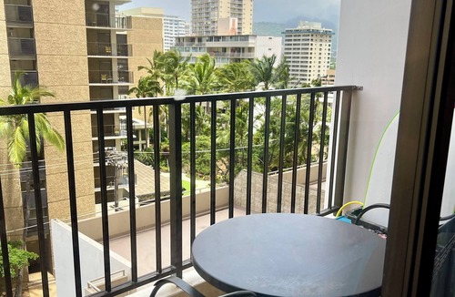 Diamond Head - Kapahulu - St. Louis Condo | An Aloha condo in the heart of Waikiki-5 minutes to beach, parking, AC,WiFi incl