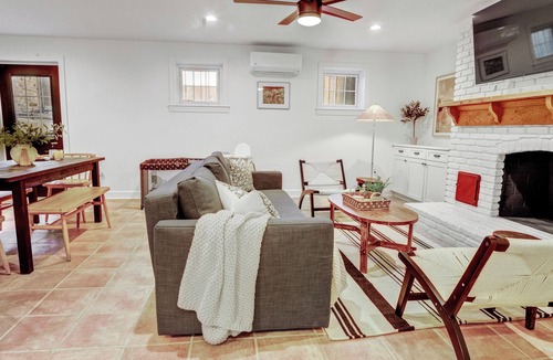Ballston House | Arlington Exclusive 6 Bed Retreat walk to Metro