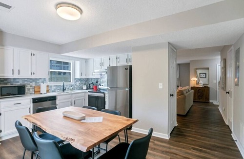 Smyrna Villa | ATH - Sleeps 4 - 2 Beds - Pet friendly - CC4
