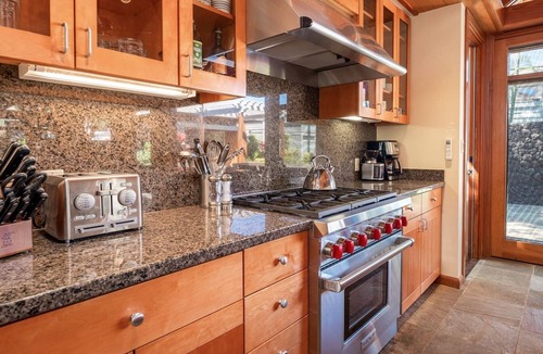 Kamuela House | Balinese-style home in Pauoa Beach Hawaii
