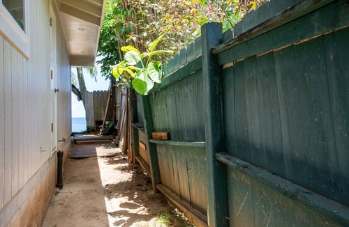 Waialee Apartment | Banzai Surf Escape -w/AC, Epic beach by the house!
