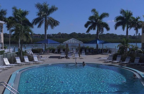 Indian Shores Resort | Barefoot Beach Resort
